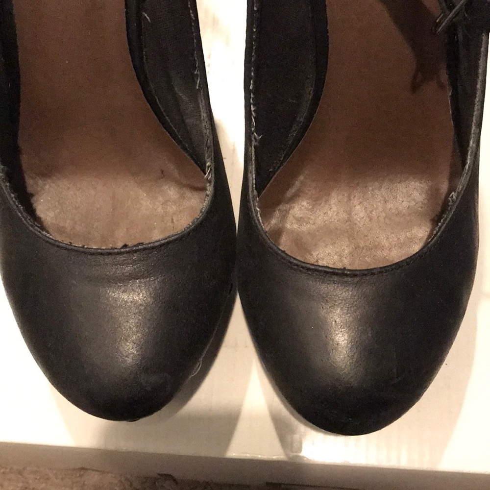 Shoes - Picture 6 of 6